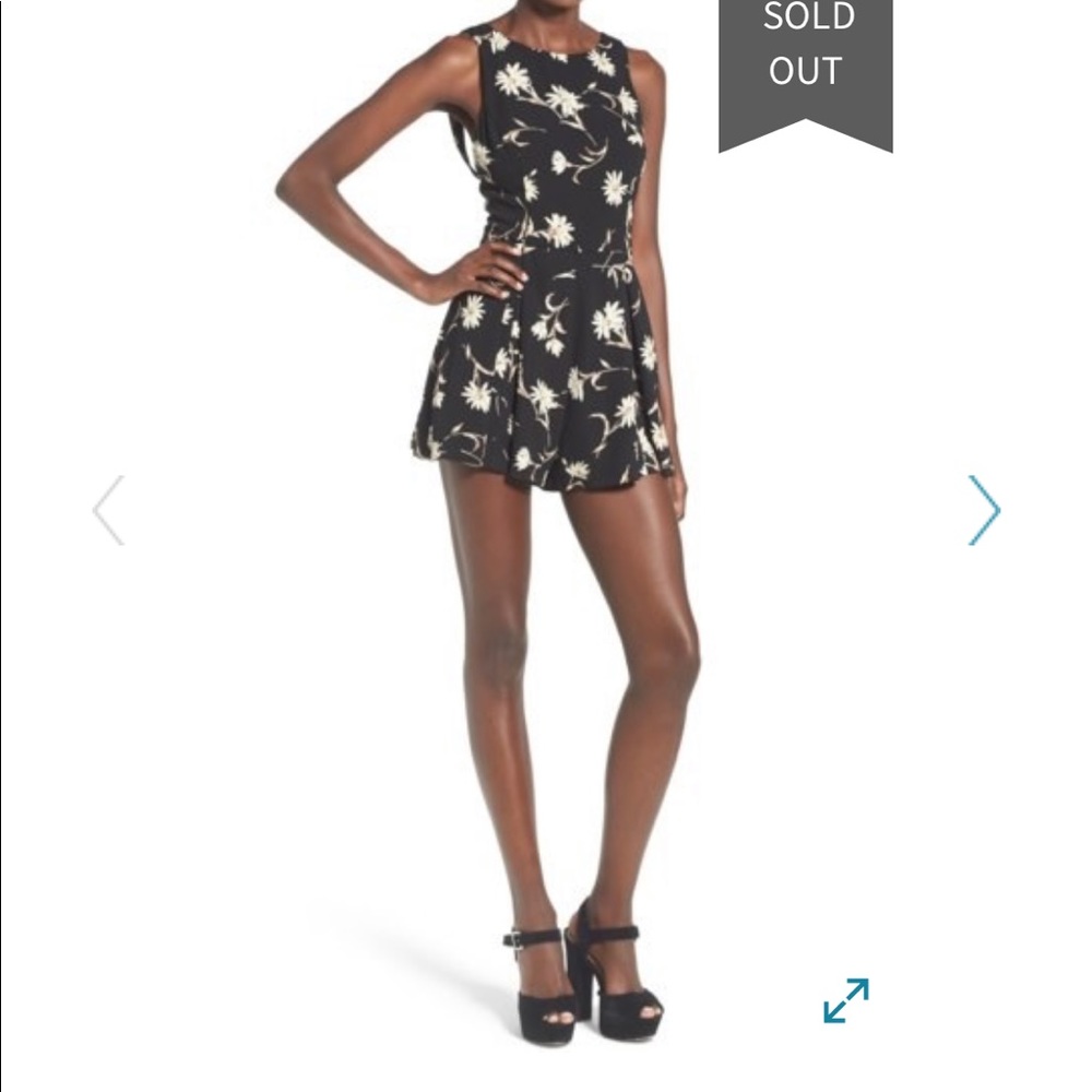 NWT ASTR the Label Bow Back Print Romper - Black